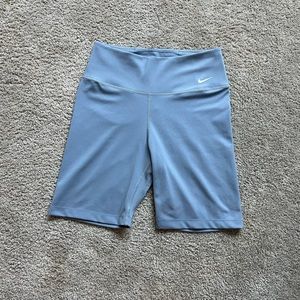 Nike Women's Mid-Rise 7" Bike Shorts